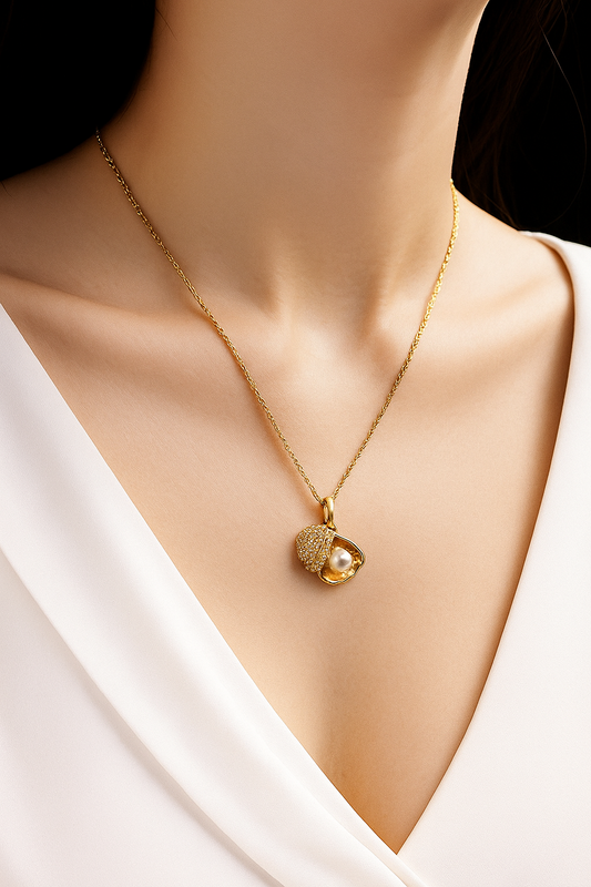 Gold Sea Shell Pearl Pendent Necklace